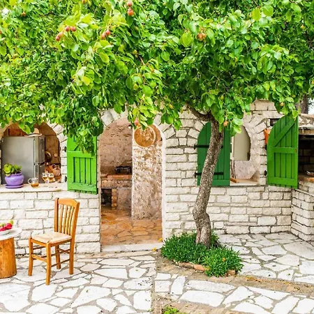 Charmant Fantastically Positioned Enjoy Uninterrupted Views Appartement Sidárion