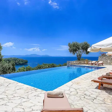 Charmant Fantastically Positioned Enjoy Uninterrupted Views