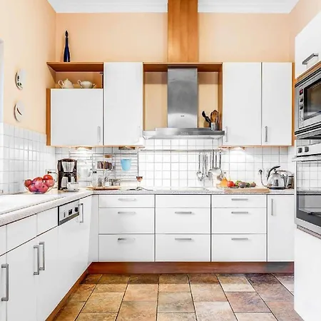 Appartement Charmant Fantastically Positioned Enjoy Uninterrupted Views Sidárion