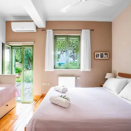 Charmant Fantastically Positioned Enjoy Uninterrupted Views Appartement Sidárion