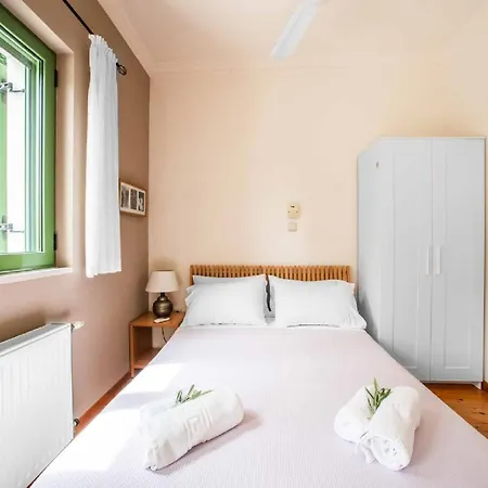 Charmant Fantastically Positioned Enjoy Uninterrupted Views Appartement Sidárion