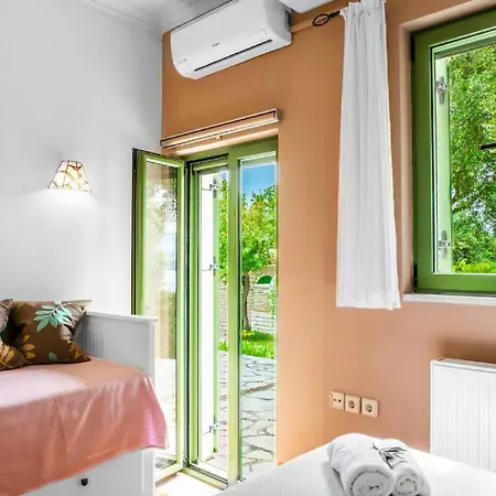 Charmant Fantastically Positioned Enjoy Uninterrupted Views Sidárion